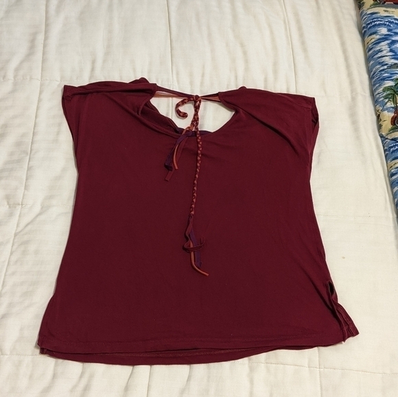 coline top with back details size Medium - Picture 4 of 6